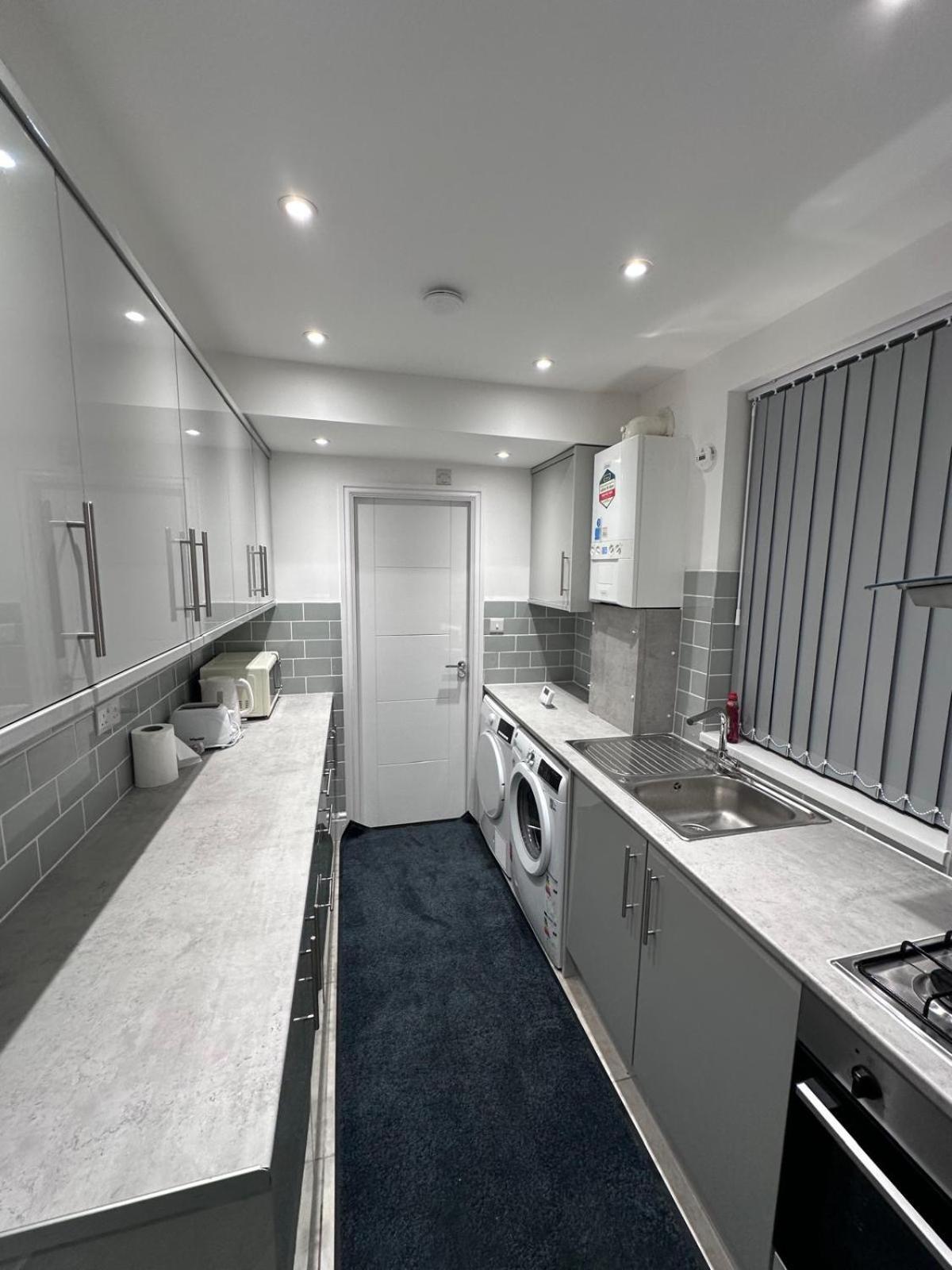 Modern Cozy One Bedroom *